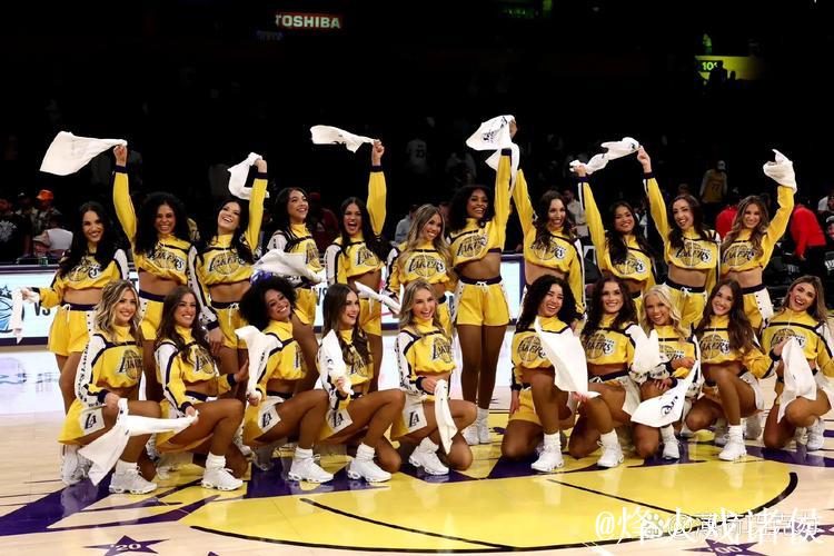 詹姆斯三双引领湖人大胜马刺,克内克特20+8止住3连败 詹姆斯三双引领湖人大胜马刺,克内克特20+8止住3连败