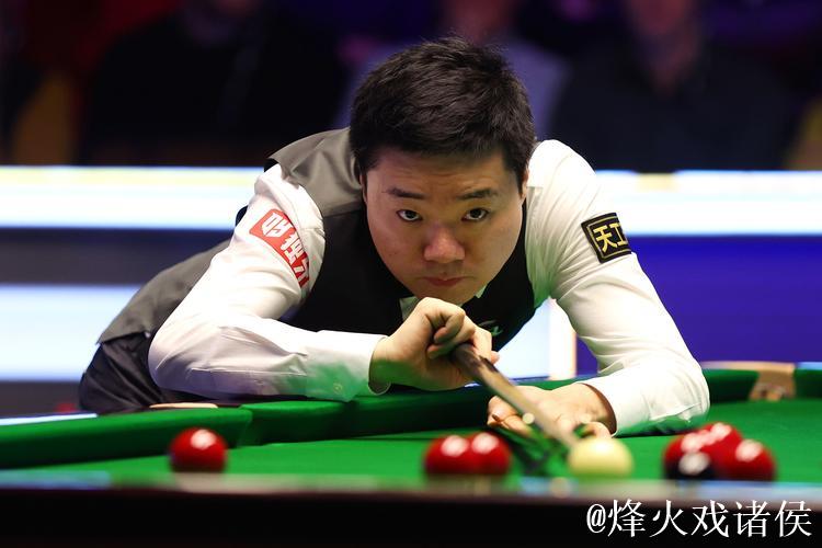 丁俊晖2-6不敌墨菲 无缘斯诺克国锦赛8强 丁俊晖2-6不敌墨菲 无缘斯诺克国锦赛8强